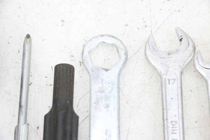 photo de TOOL KIT YAMAHA TZR 50 (2008 - 2016) - Markings and original references