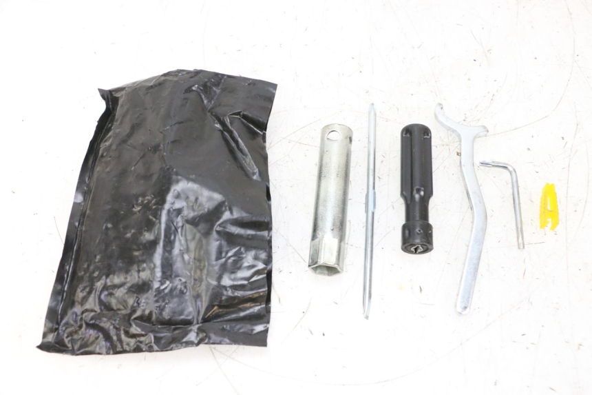 photo de TOOL KIT PIAGGIO VESPA GTS SUPER IE 125 (2009 - 2016) - Main view