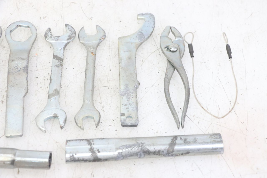 photo de TOOL KIT YAMAHA XJ6 ABS 600 (2008 - 2016)