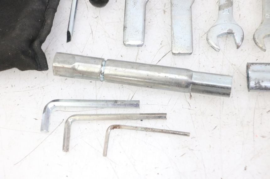 photo de TOOL KIT YAMAHA XJ6 ABS 600 (2008 - 2016)