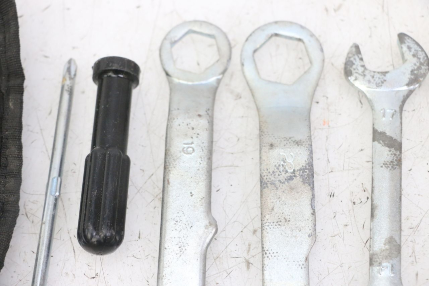 photo de TOOL KIT YAMAHA XJ6 ABS 600 (2008 - 2016)