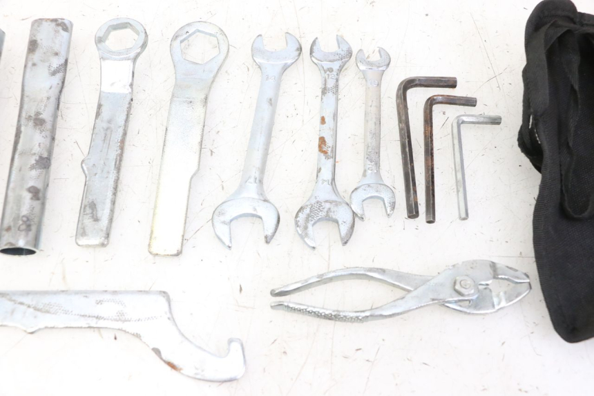 photo de TOOL KIT YAMAHA XJ6 ABS 600 (2008 - 2016)