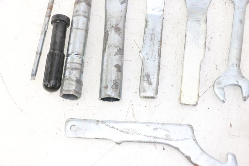 photo de TOOL KIT YAMAHA XJ6 ABS 600 (2008 - 2016)