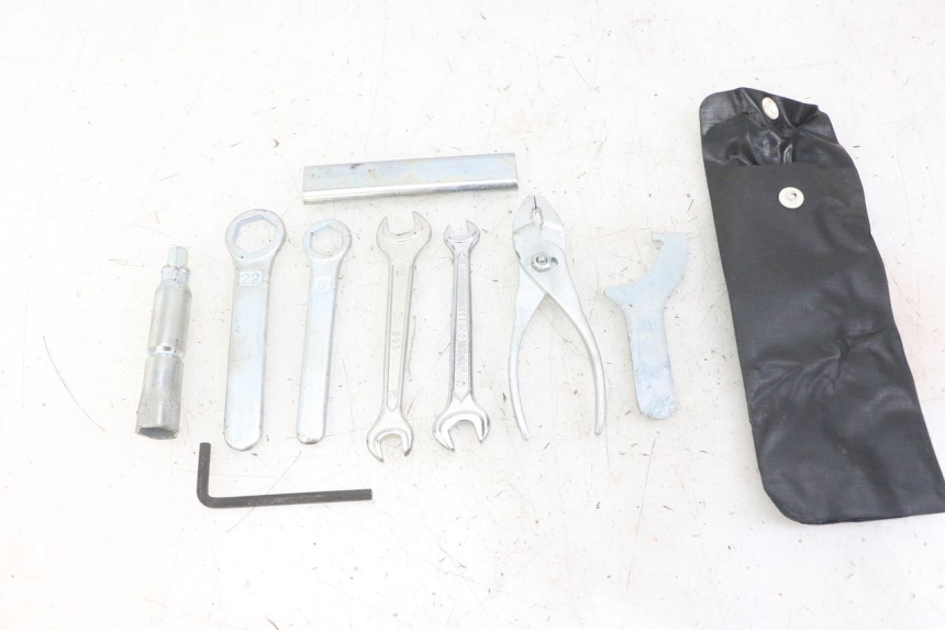 photo de TOOL KIT HONDA XLV VARADERO 125 (2000 - 2006)