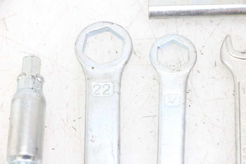 photo de TOOL KIT HONDA XLV VARADERO 125 (2000 - 2006)