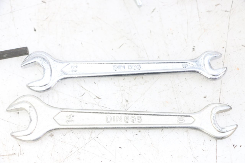 photo de TOOL KIT HONDA XLV VARADERO 125 (2000 - 2006)