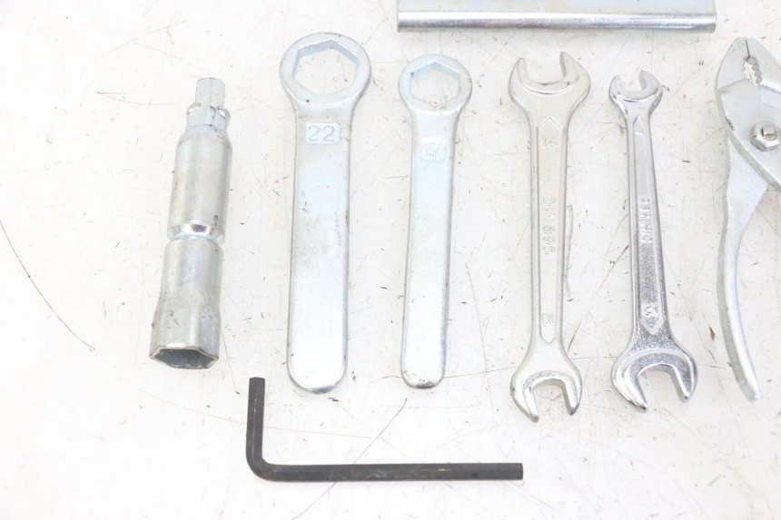 photo de TOOL KIT HONDA XLV VARADERO 125 (2000 - 2006)