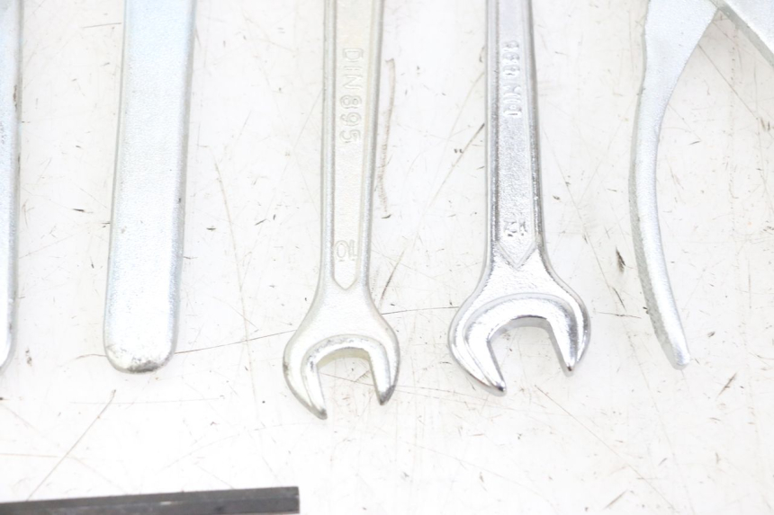 photo de TOOL KIT HONDA XLV VARADERO 125 (2000 - 2006)