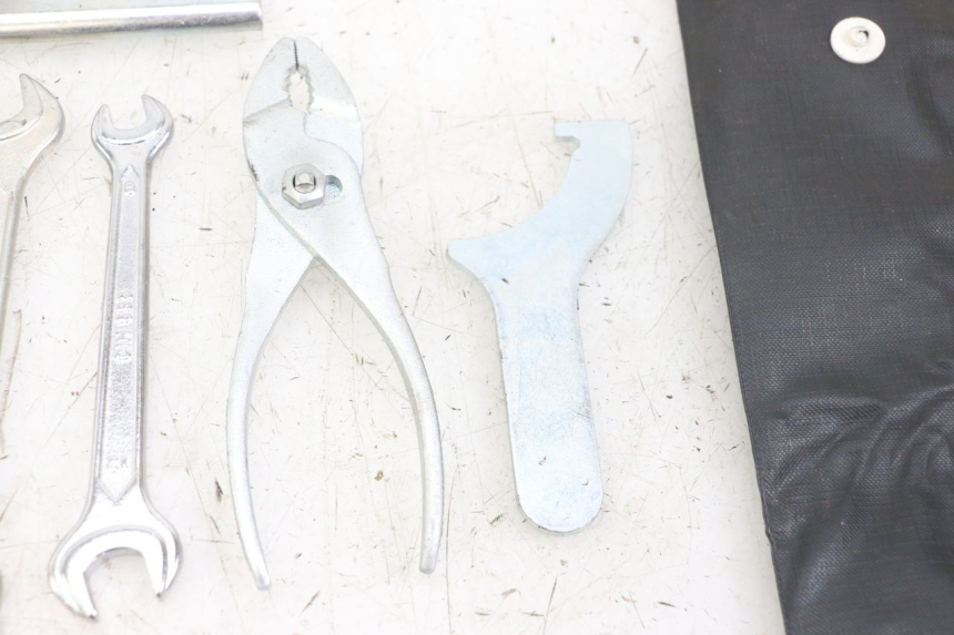 photo de TOOL KIT HONDA XLV VARADERO 125 (2000 - 2006)