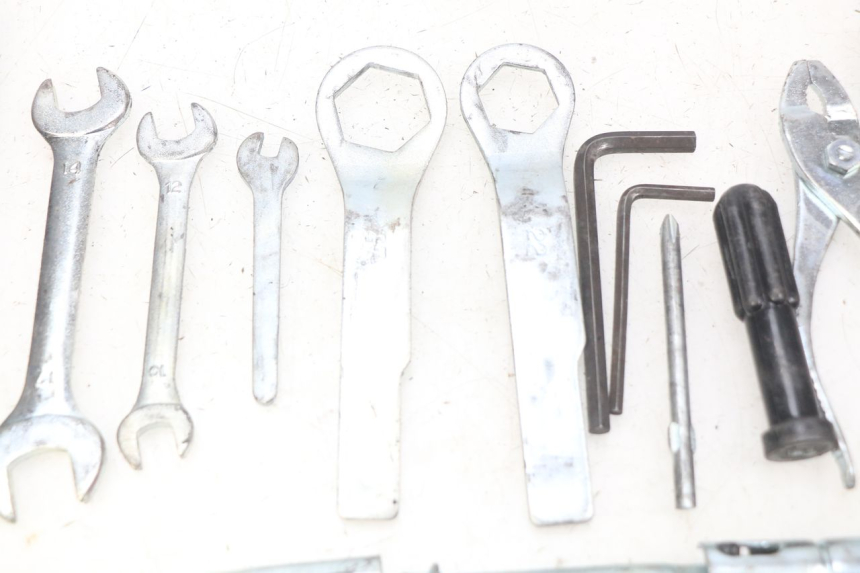 photo de TOOL KIT KAWASAKI ZR7 ZR-7 S 750 (1999 - 2004)