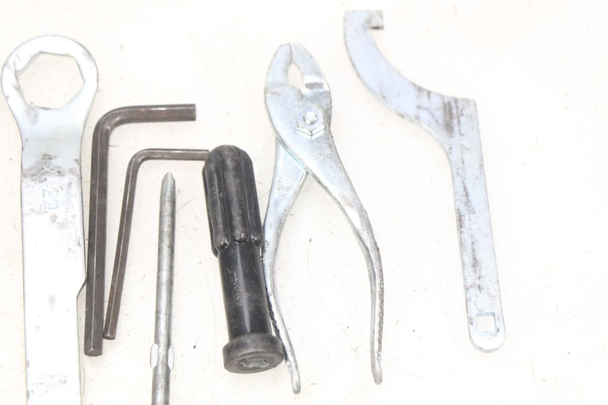 photo de TOOL KIT KAWASAKI ZR7 ZR-7 S 750 (1999 - 2004)