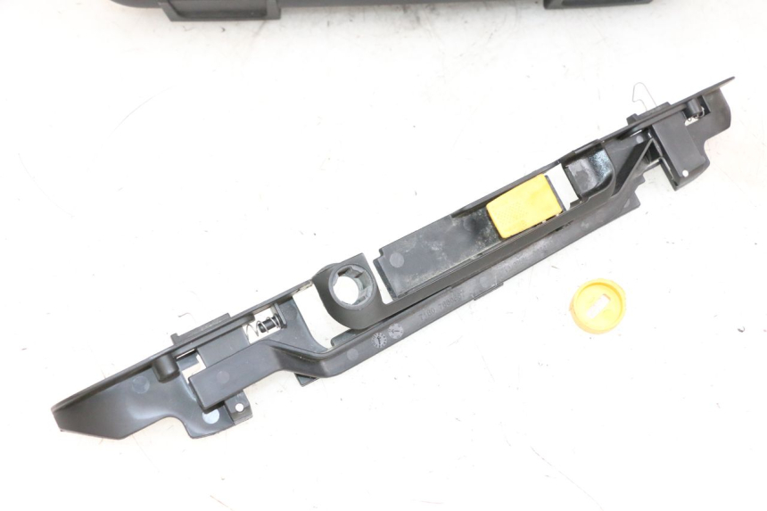 photo de RIGHT SUITCASE BMW R GS 1250 (2021 - 2024) - Alternative perspective