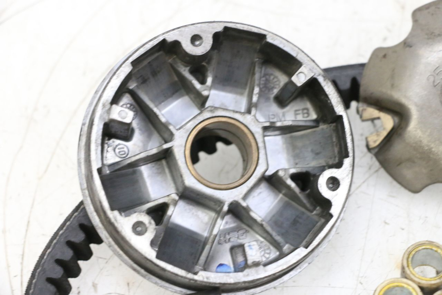 photo de VARIATOR PEUGEOT KISBEE 4T 50 (2018 - 2022) - Additional view of the item