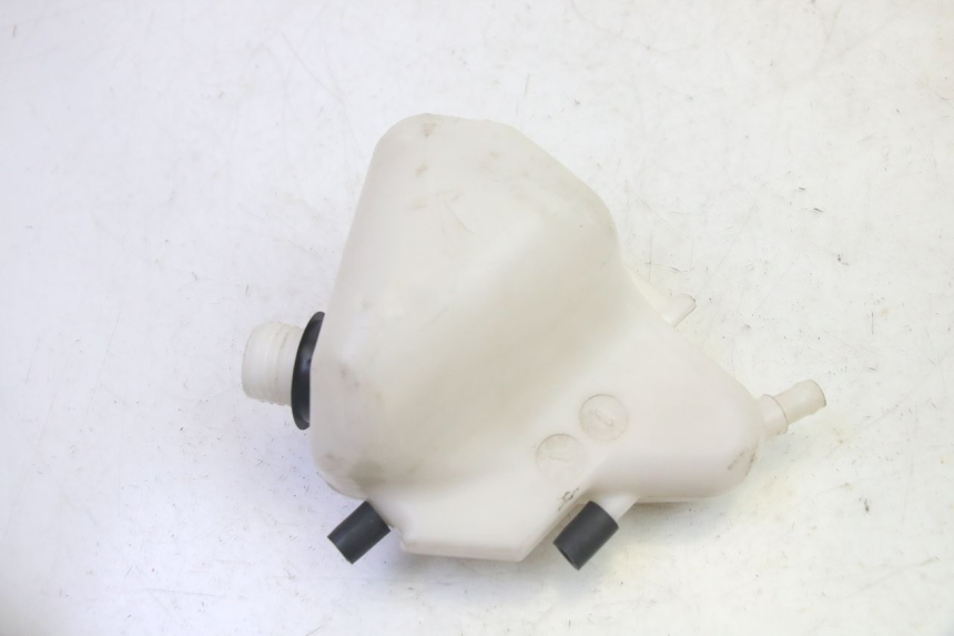photo de COOLANT EXPANSION BOTTLE SYM GTS EVO 125 (2009 - 2013) - Zoom on usage condition