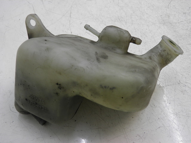 photo de COOLANT EXPANSION BOTTLE HONDA CB 500 (1993 - 1996)