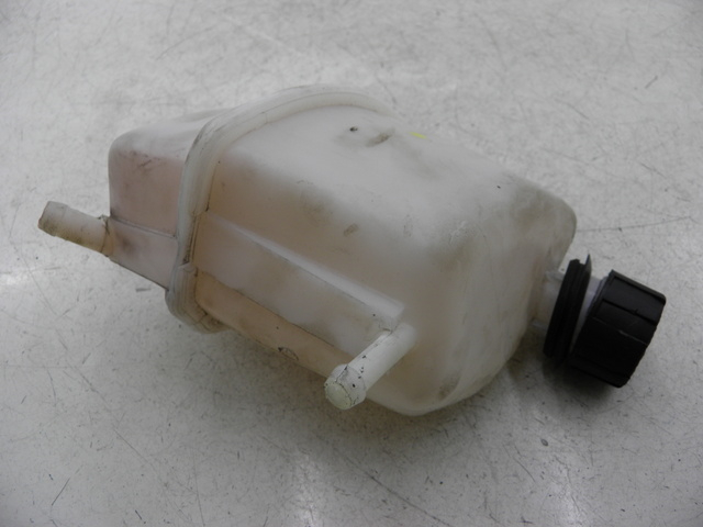 photo de COOLANT EXPANSION BOTTLE PIAGGIO XEVO - X EVO 125 (2010 - 2015)