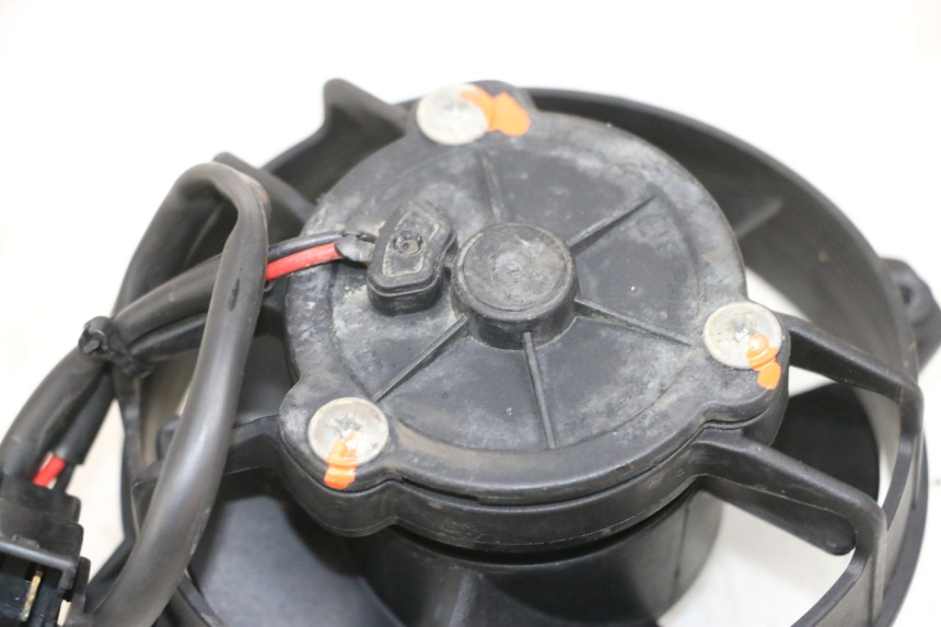 photo de FAN YAMAHA XMAX X-MAX 125 (2006 - 2009) - Zoom on usage condition