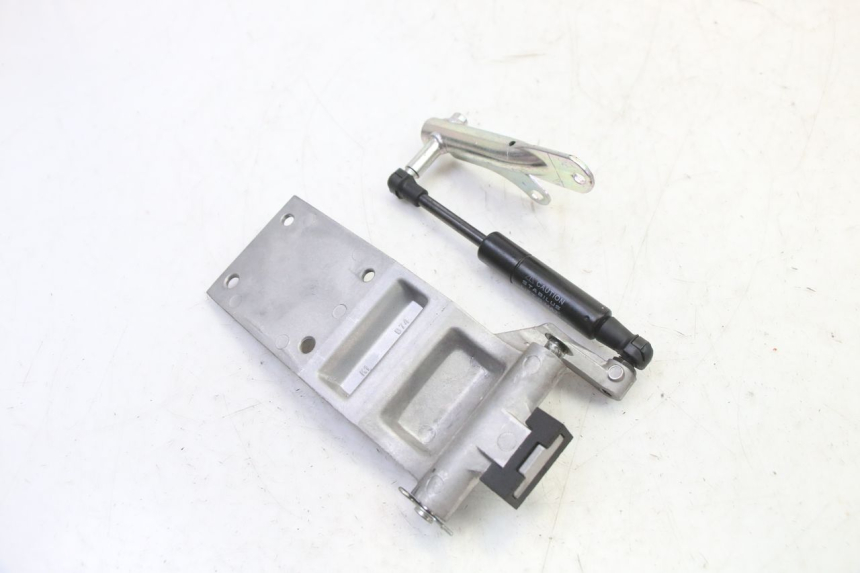 photo de UNDERSEAT ROD SHOCK YAMAHA XMAX X-MAX 125 (2021 - 2025)