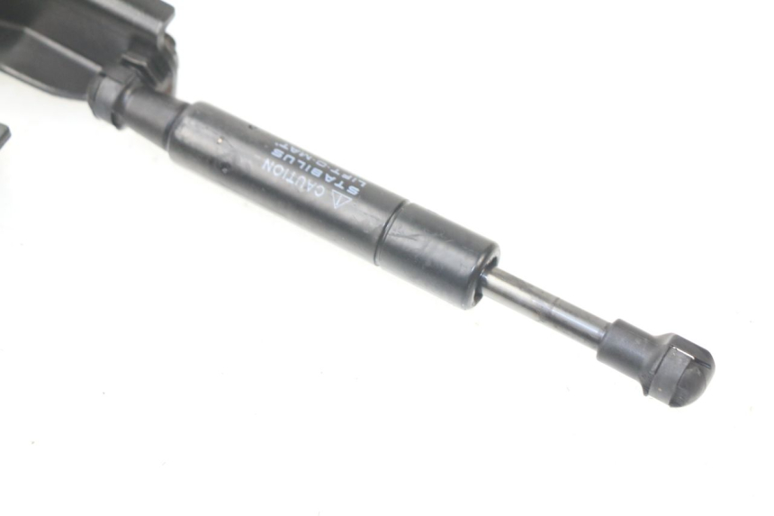 photo de SEAT ROD SHOCK  YAMAHA XMAX X-MAX ABS 125 (2014 - 2016) - Zoom on usage condition