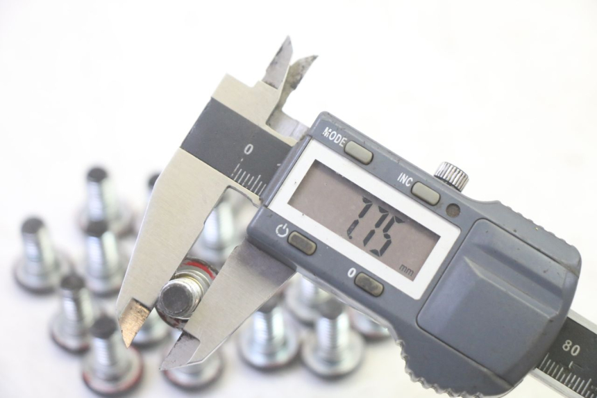 photo de BRAKE DISC BOLT QUADRO 4 4D 350 (2015 - 2018)