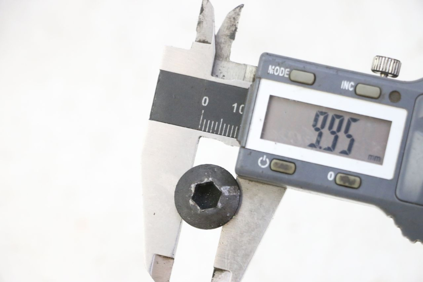 photo de BRAKE DISC BOLT SUZUKI BURGMAN 125 (2007 - 2014)