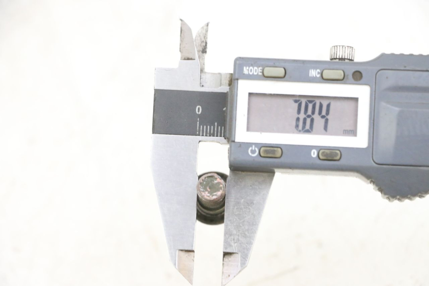 photo de BRAKE DISC BOLT KYMCO LIKE 125 (2009 - 2016) - Alternative perspective