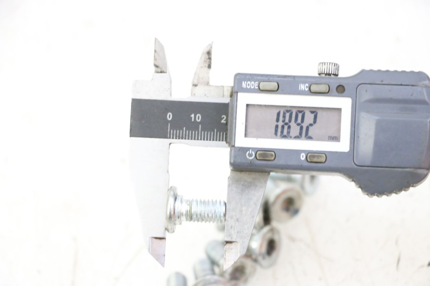 photo de BRAKE DISC BOLT APOLLO RFZ 125