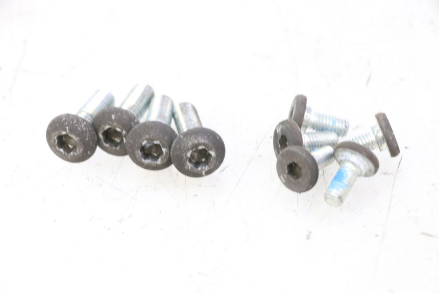 photo de BRAKE DISC BOLT YAMAHA X-MAX XMAX 250 (2006 - 2009)