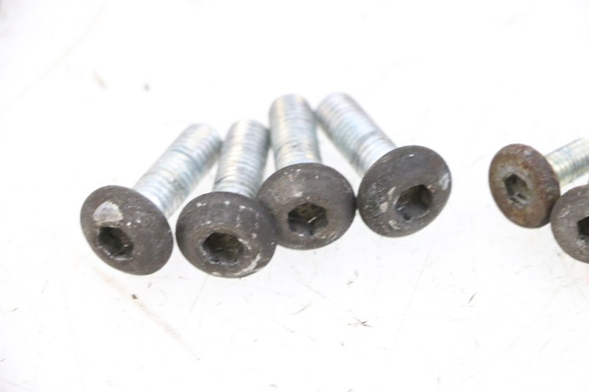 photo de BRAKE DISC BOLT YAMAHA X-MAX XMAX 125 (2010 - 2013) - Surface and material condition
