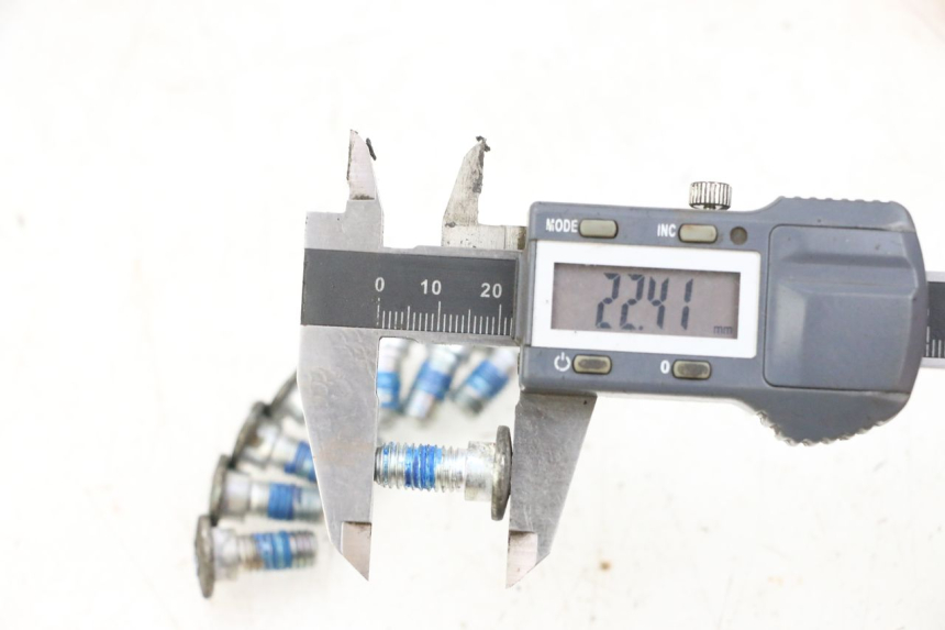 photo de BRAKE DISC BOLT YAMAHA YFM R RAPTOR 250 (2008 - 2014) - Zoom on usage condition