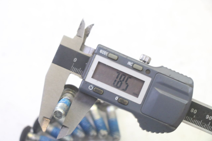 photo de BRAKE DISC BOLT YAMAHA YP MAJESTY 125 (2007 - 2010)