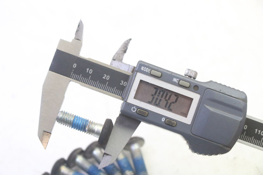 photo de BRAKE DISC BOLT YAMAHA YP MAJESTY 125 (2007 - 2010)